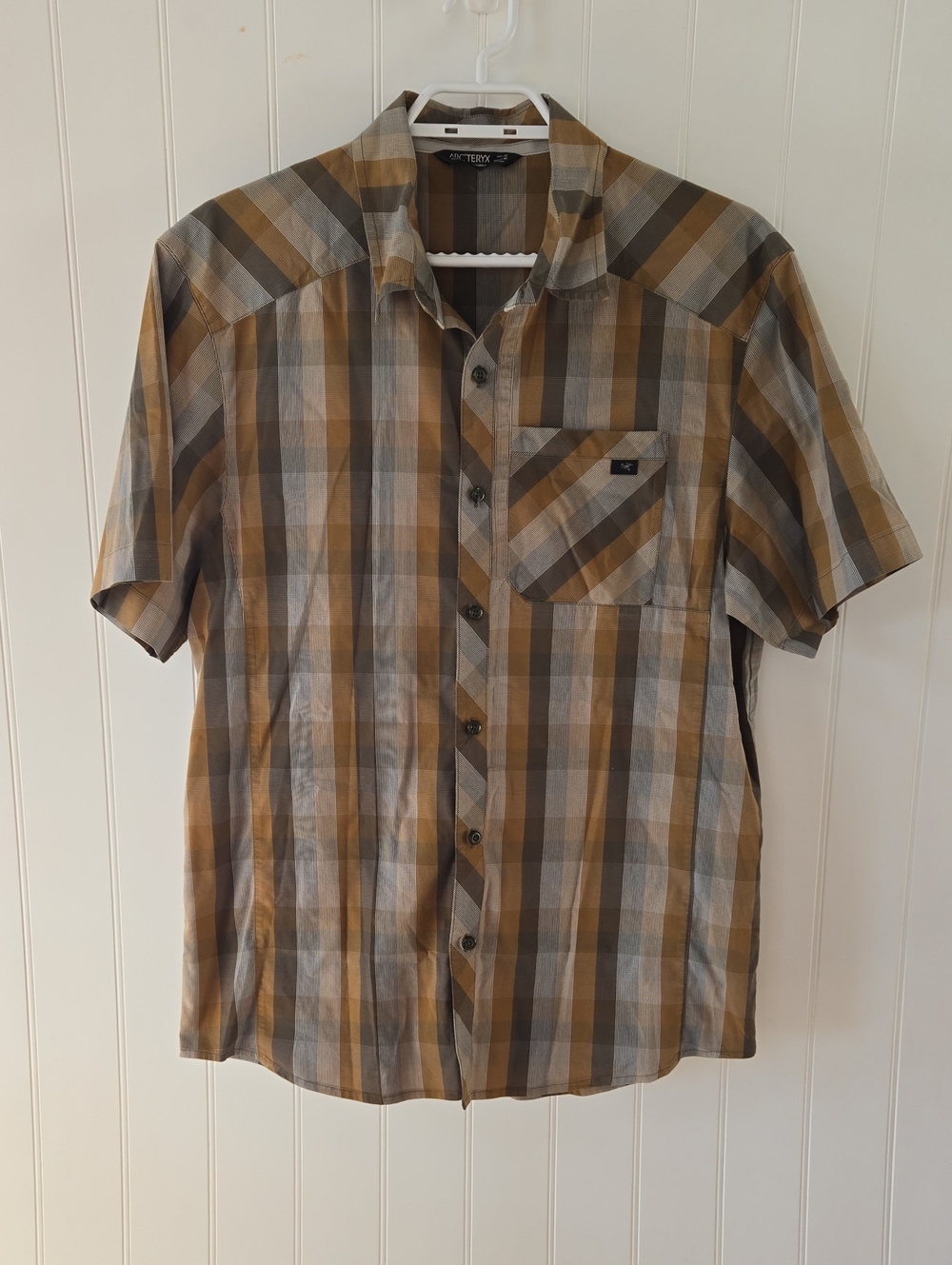 Arc'teryx Mens Button Up Size Medium